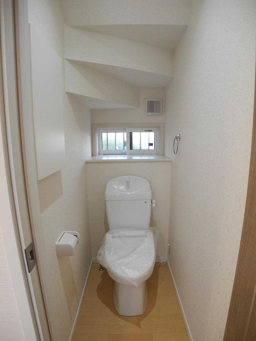 Toilet.  ☆ Scheduled to be completed the end of December ☆ 