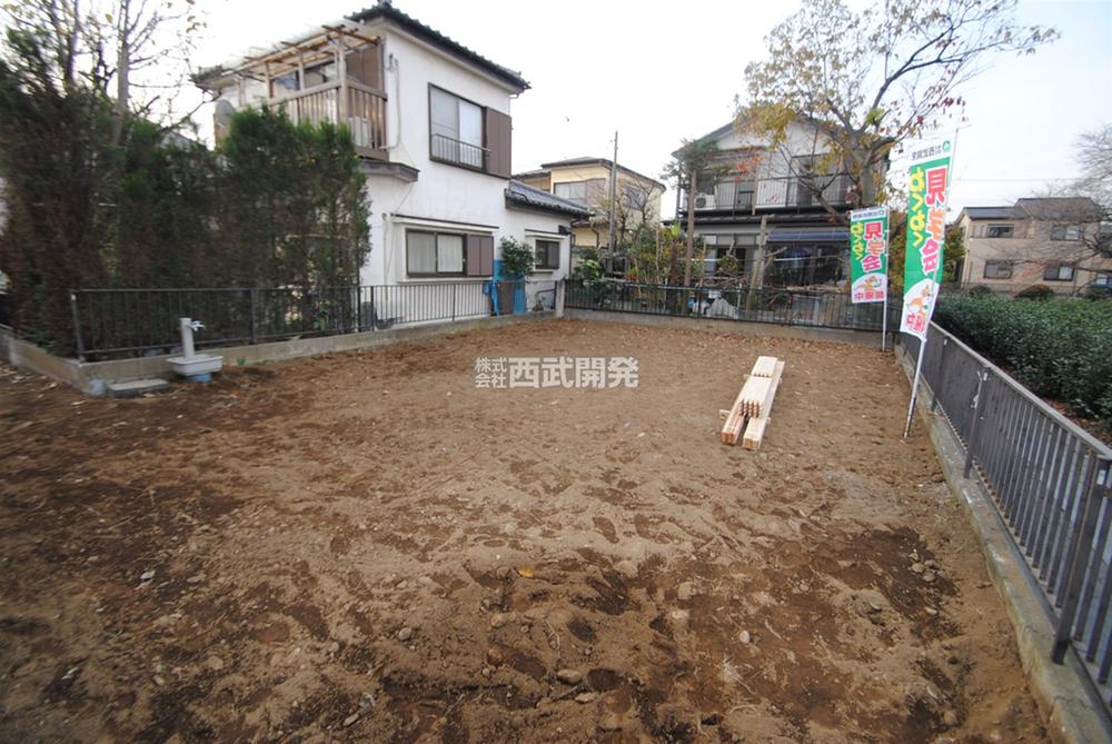 Local photos, including front road. Local (12 May 2013) Shooting