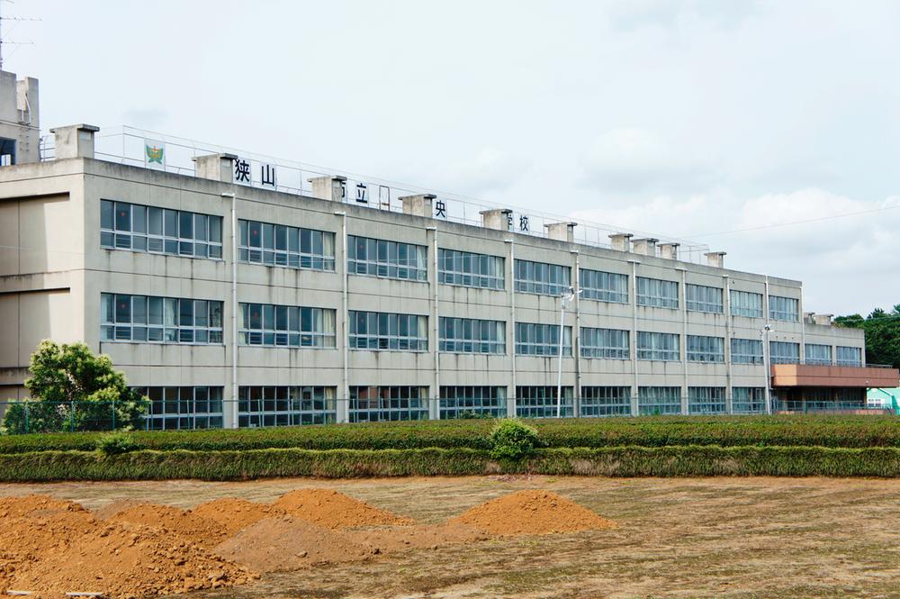 Junior high school. Sayama 1388m to stand center junior high school