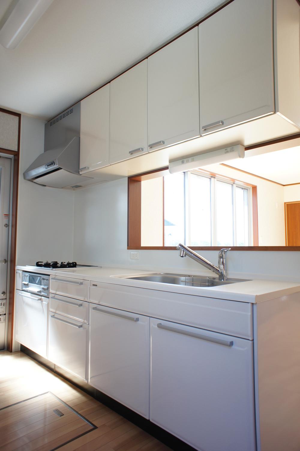 Kitchen. Same specifications enforcement example Effortless water purifier built-enameled steel kitchen of Caring! 