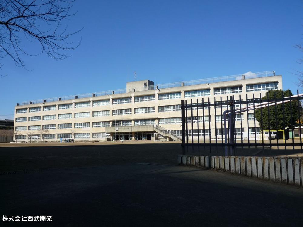 Junior high school. 830m until your Kariba elementary school