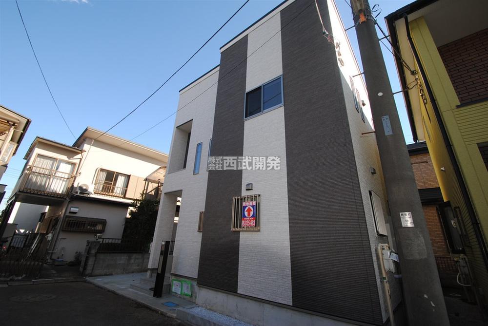 Local photos, including front road. Local (12 May 2013) Shooting