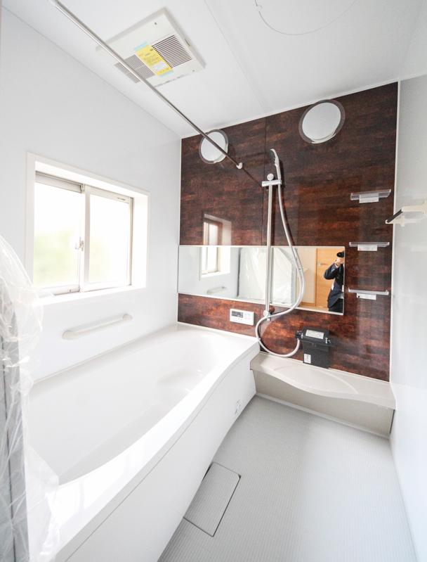 Bathroom. Local (12 May 2013) Shooting