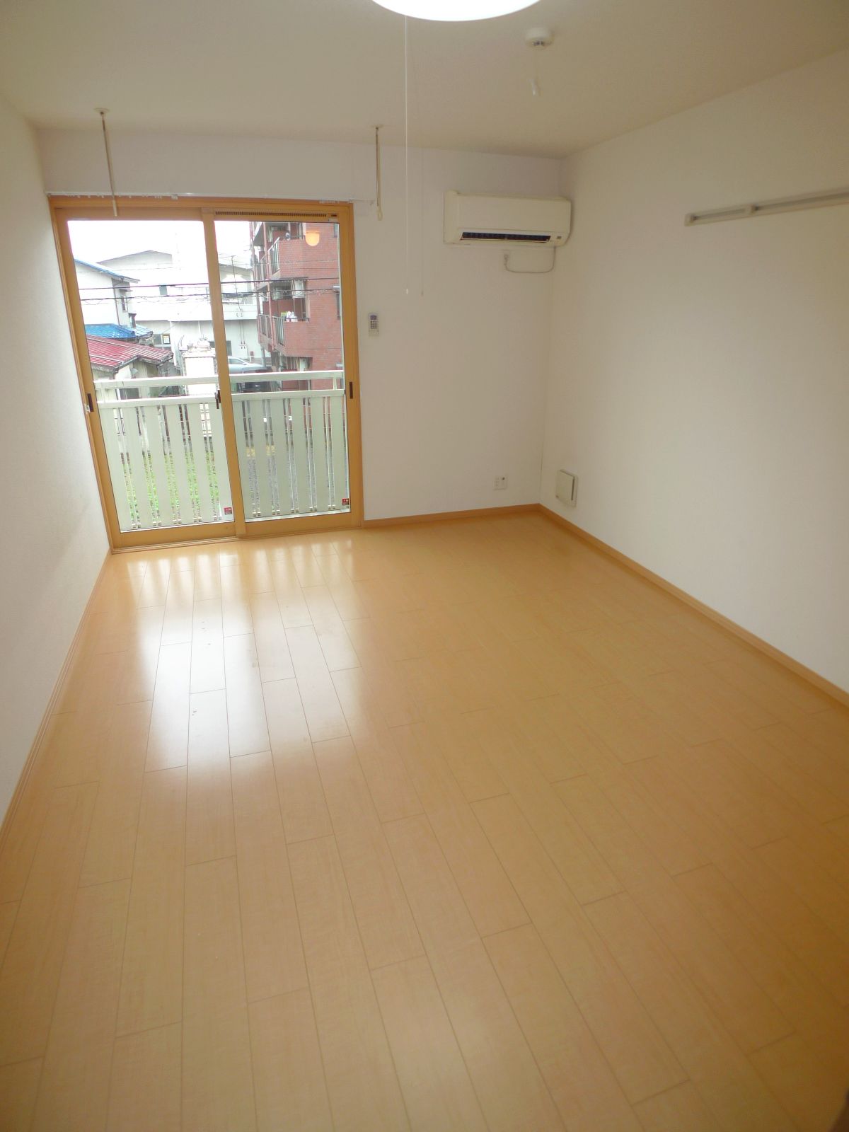 Living and room. Western-style 8 pledge