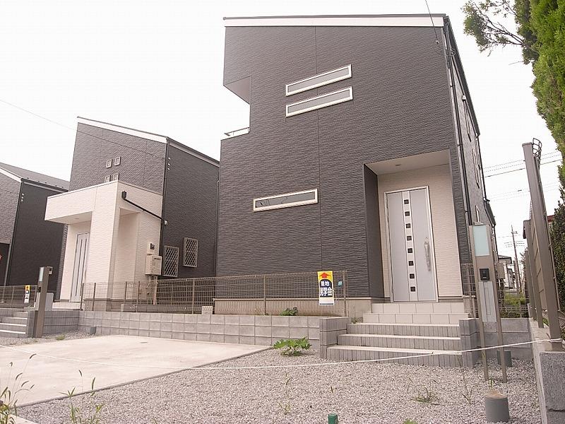 Local appearance photo. B Building site (June 2013) Shooting