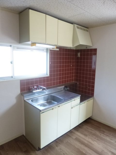 Kitchen. 2-neck is a gas stove can be installed.