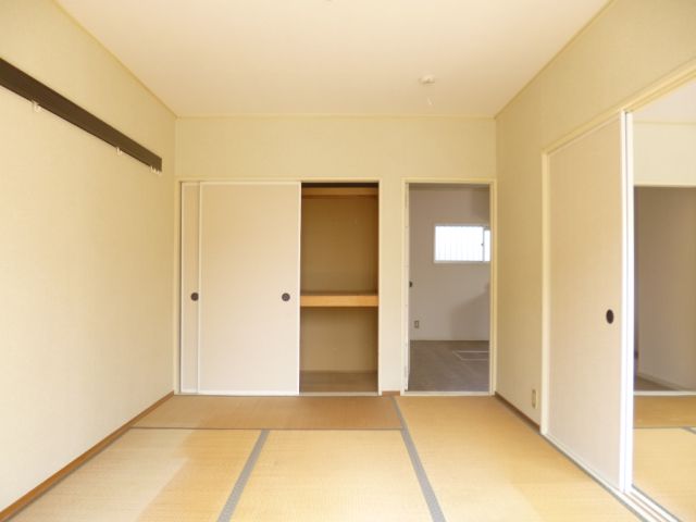 Living and room. I'm happy if there is a storage. Still.