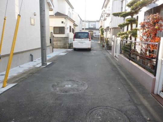 Local photos, including front road. Frontal road