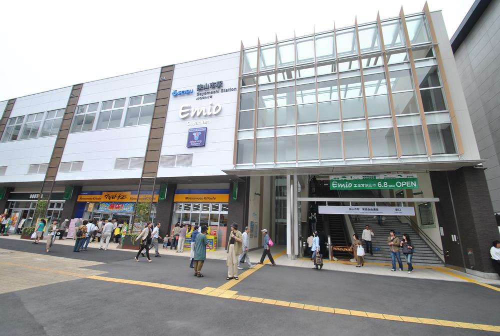 Shopping centre. Until Emio Sayama 560m