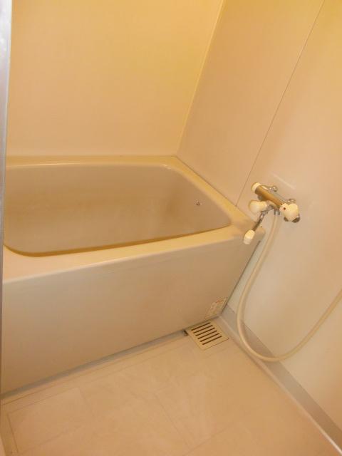 Bath. Bus (the same type)