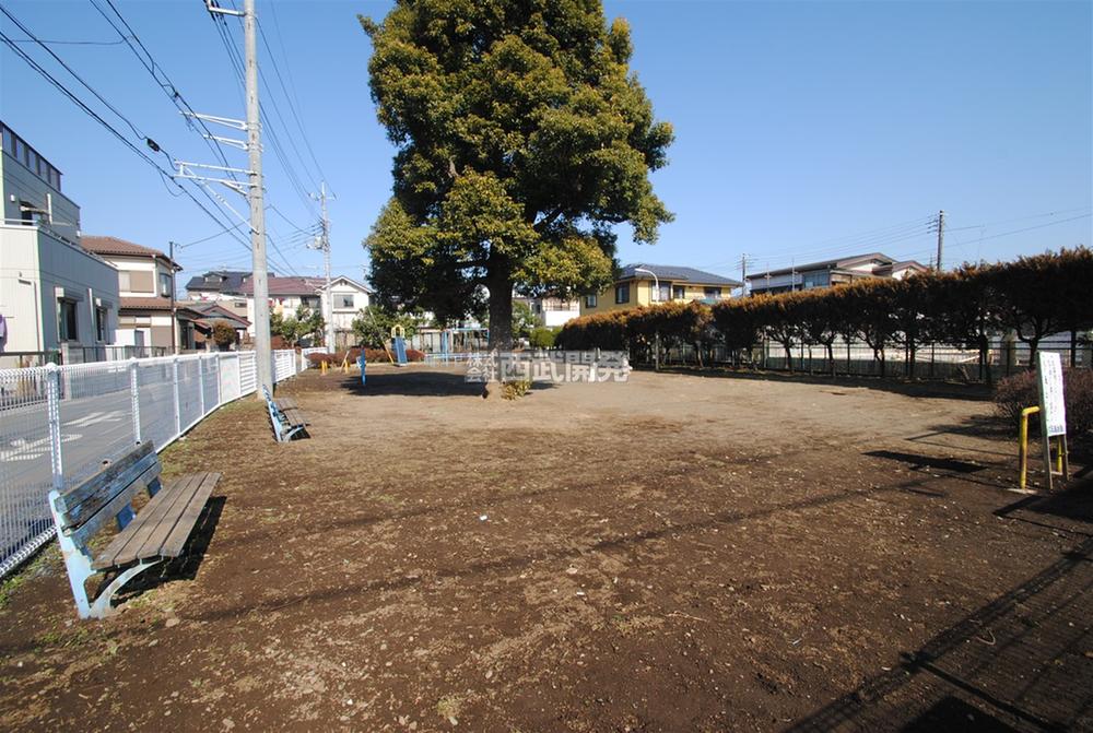 park. 40m to the north of the previous children's park