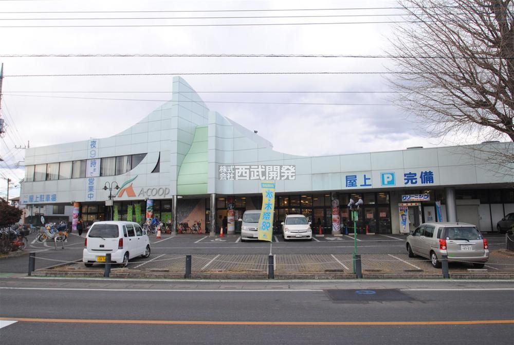 Shopping centre. 1800m to A Co-op