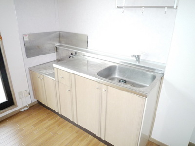 Kitchen. Gas stove installation Allowed!