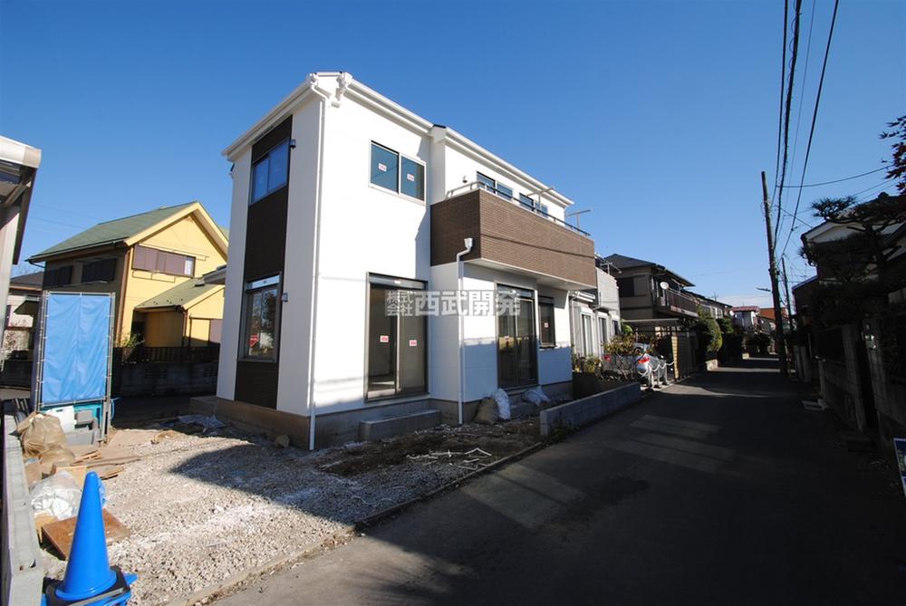 Local photos, including front road. Local (11 May 2013) Shooting