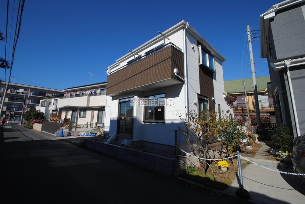 Local photos, including front road. Local (11 May 2013) Shooting