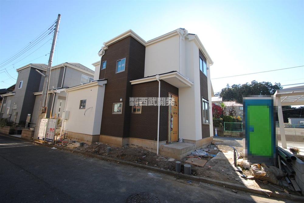 Local photos, including front road. Local (11 May 2013) Shooting