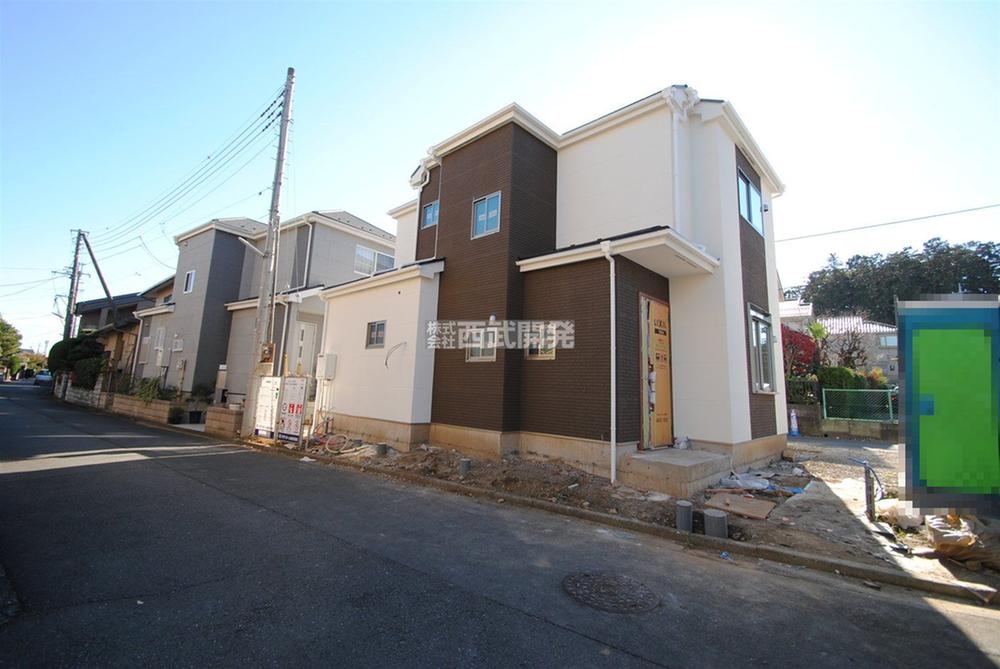 Local photos, including front road. Local (11 May 2013) Shooting