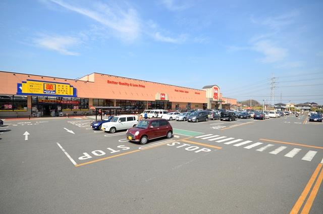 Shopping centre. 640m to Vesta Sayama