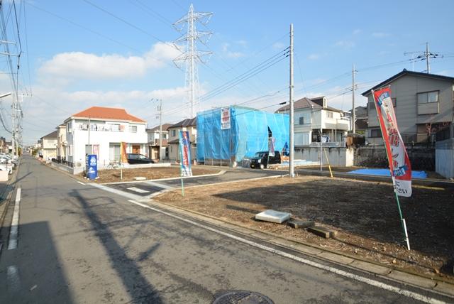 Local photos, including front road. Local (11 May 2013) Shooting