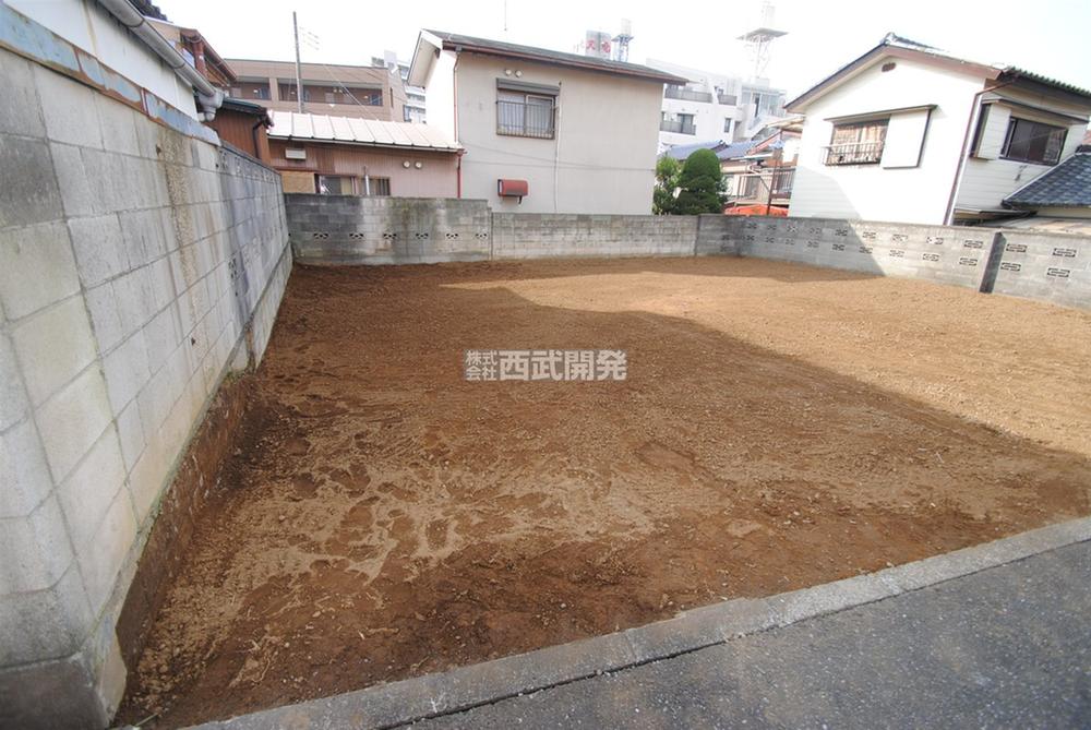 Local photos, including front road. Local (12 May 2013) Shooting