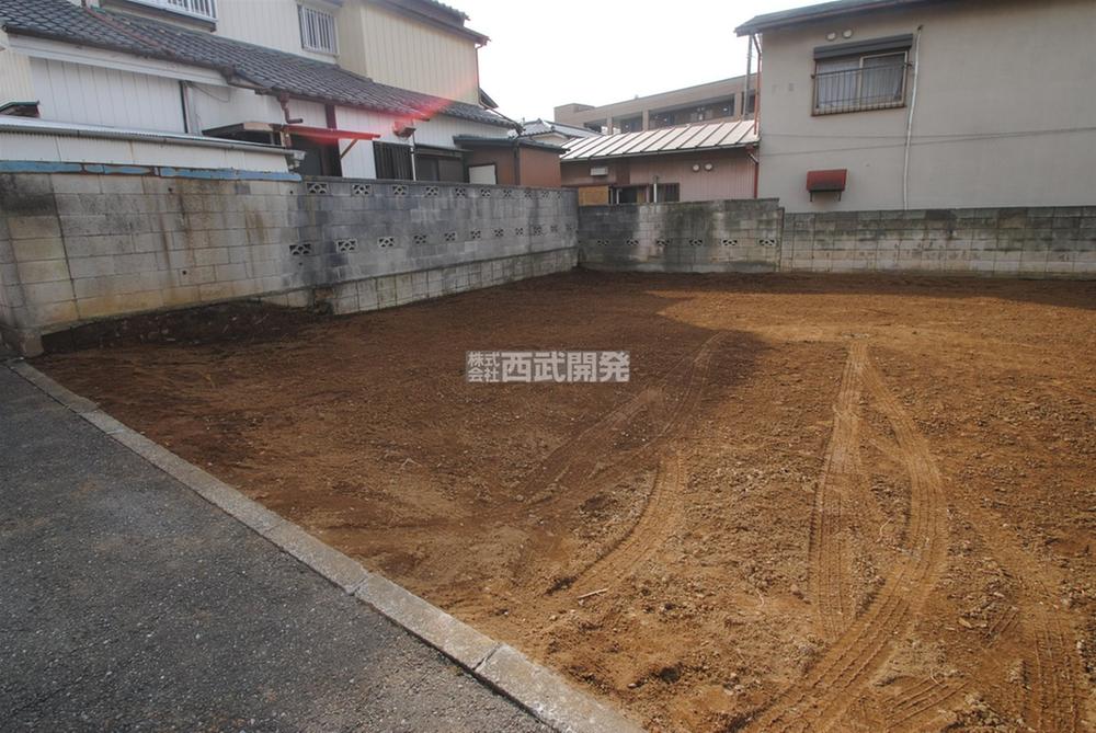 Local photos, including front road. Local (12 May 2013) Shooting