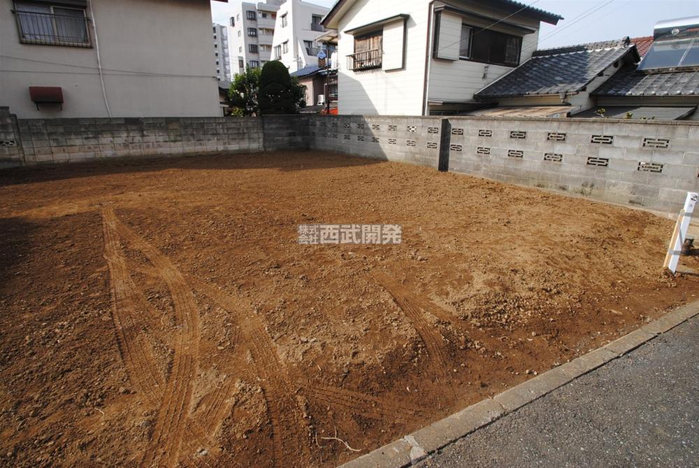 Local appearance photo. Local (12 May 2013) Shooting