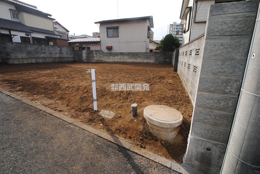 Local photos, including front road. Local (12 May 2013) Shooting