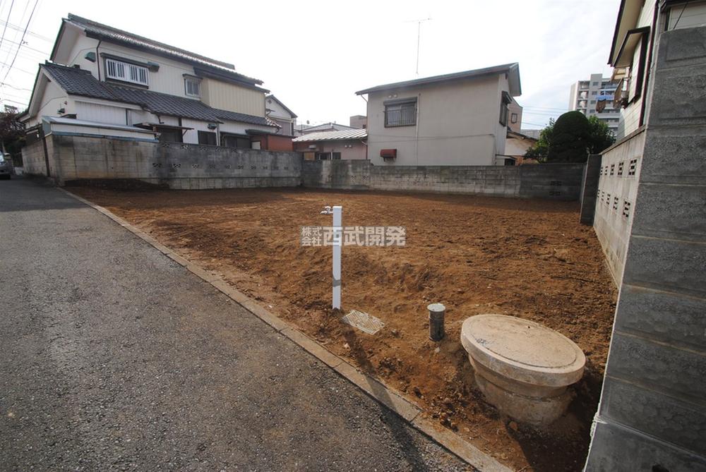 Local photos, including front road. Local (12 May 2013) Shooting