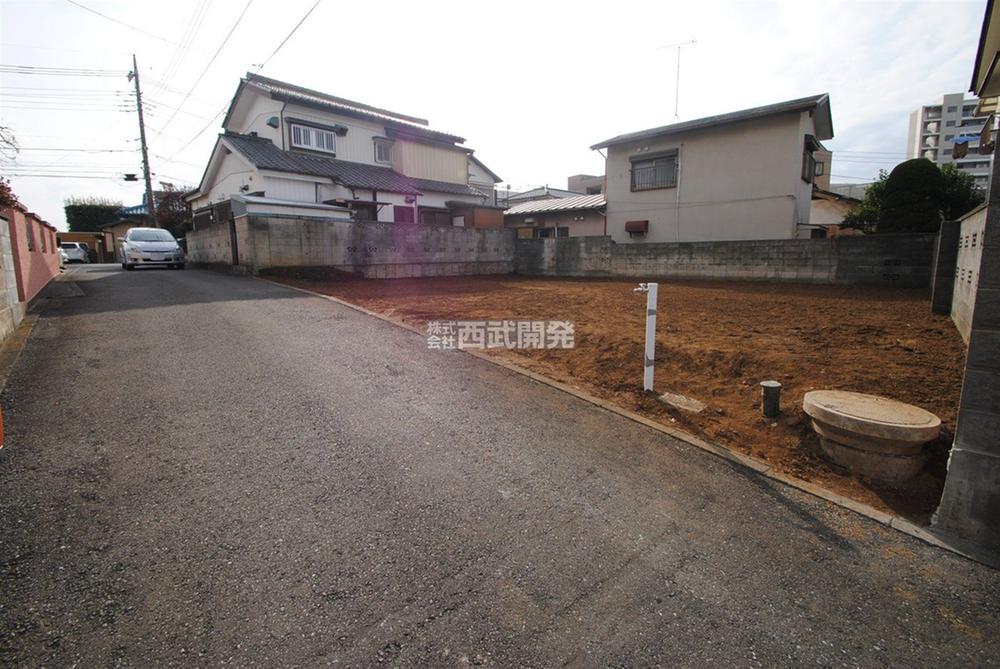 Local photos, including front road. Local (12 May 2013) Shooting