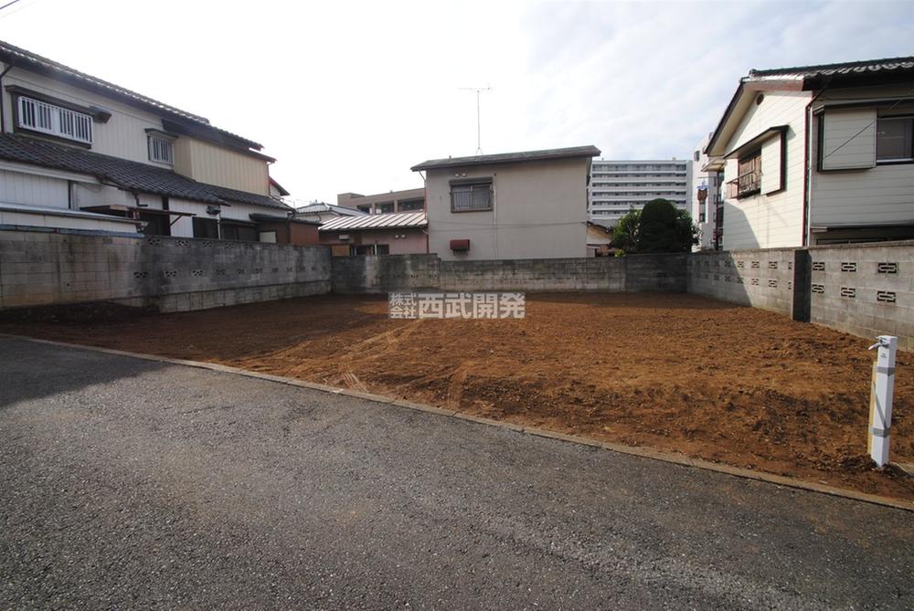 Local photos, including front road. Local (12 May 2013) Shooting