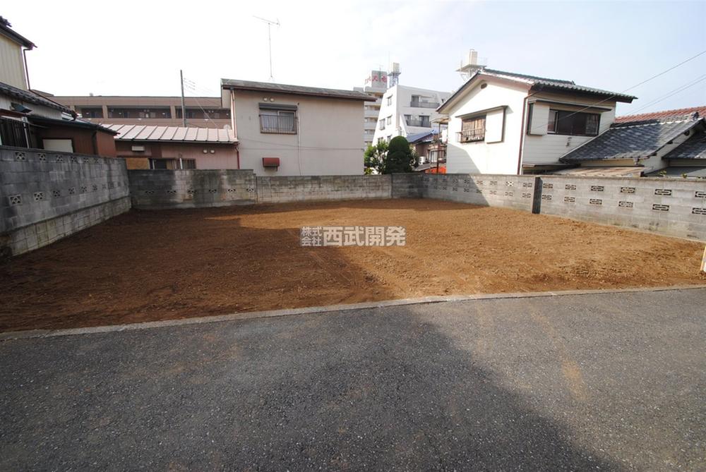 Local photos, including front road. Local (12 May 2013) Shooting