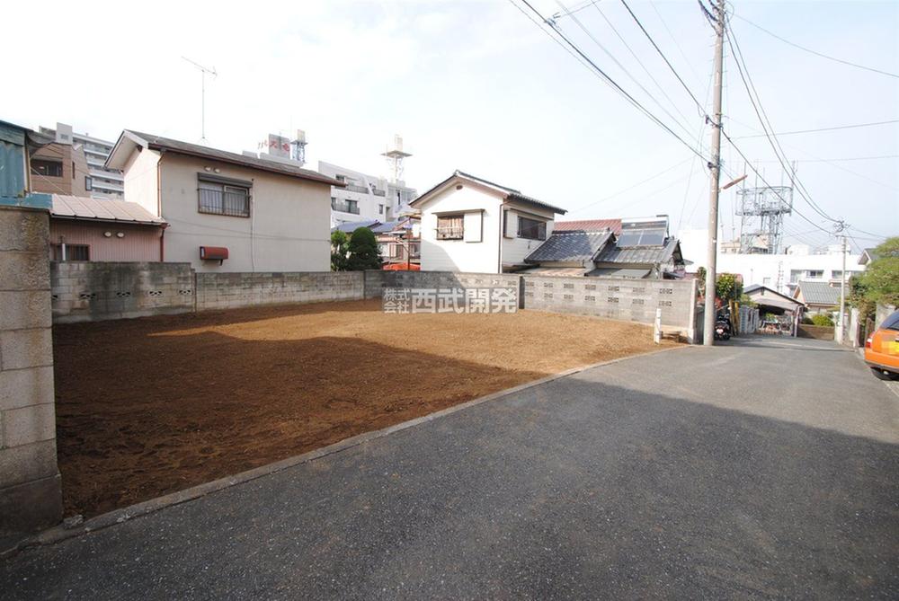 Local photos, including front road. Local (12 May 2013) Shooting