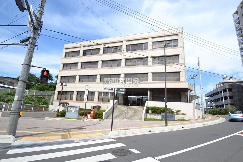 library. 300m to Central Library