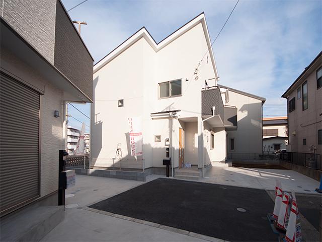 Local photos, including front road. Local (12 May 2013) Shooting