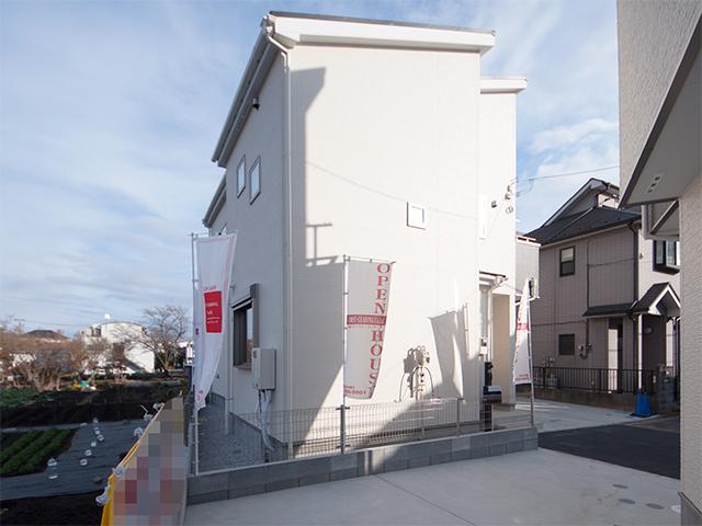 Local appearance photo. Local (12 May 2013) Shooting