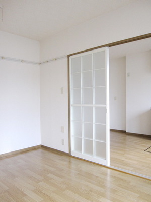 Other room space. From dining to Western-style