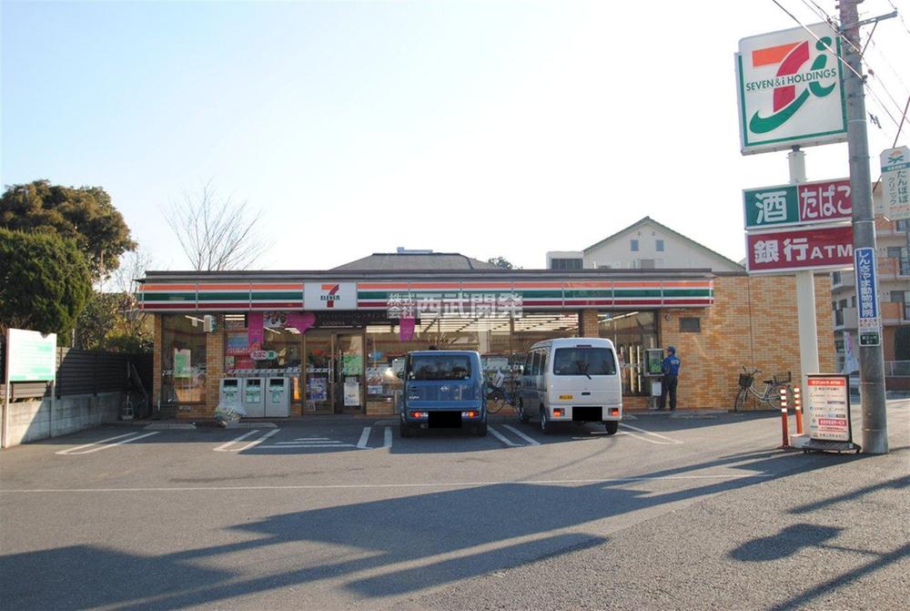Convenience store. 300m to Seven-Eleven
