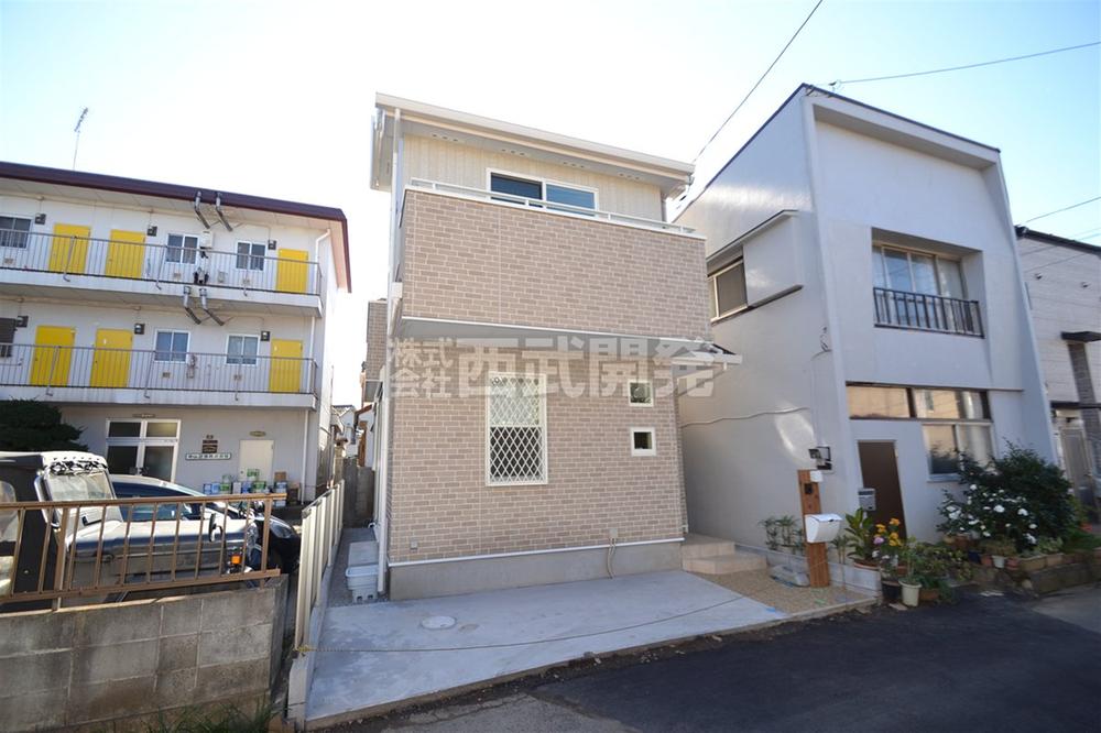 Local photos, including front road. Local (11 May 2013) Shooting