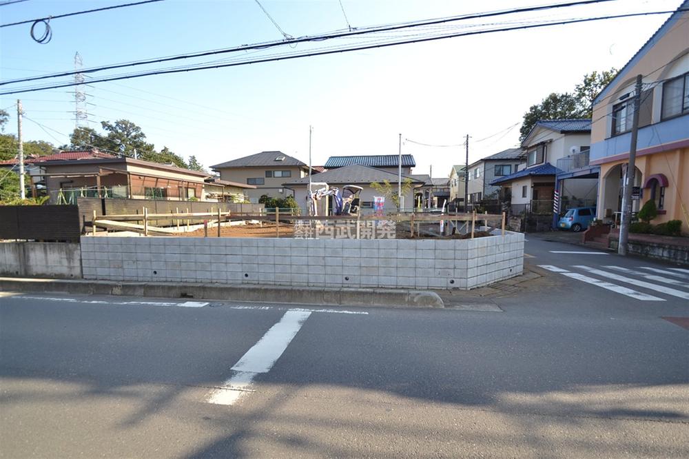 Local photos, including front road. Local (11 May 2013) Shooting