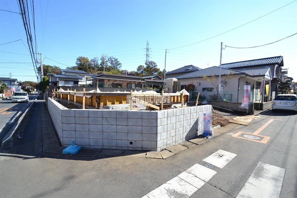 Local photos, including front road. Local (11 May 2013) Shooting