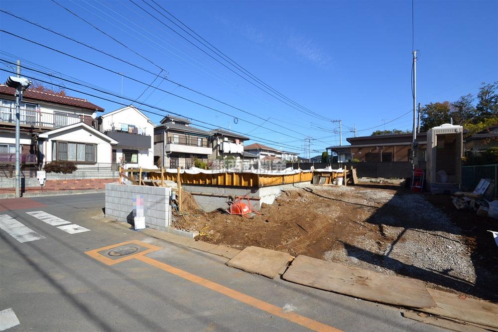 Local photos, including front road. Local (11 May 2013) Shooting