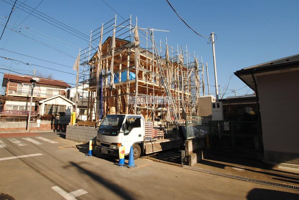 Local photos, including front road. Local (12 May 2013) Shooting