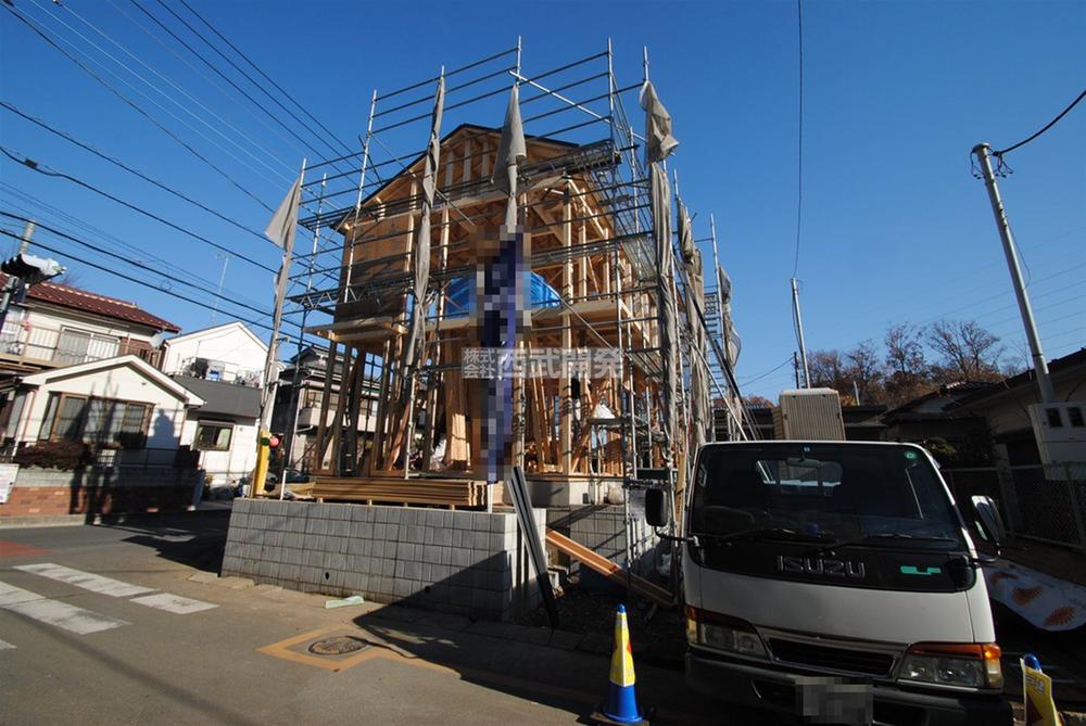 Local photos, including front road. Local (12 May 2013) Shooting