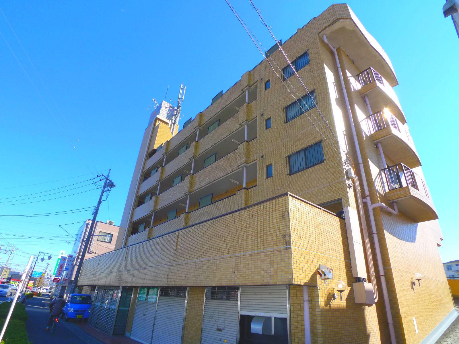 Building appearance. Mansion is! 