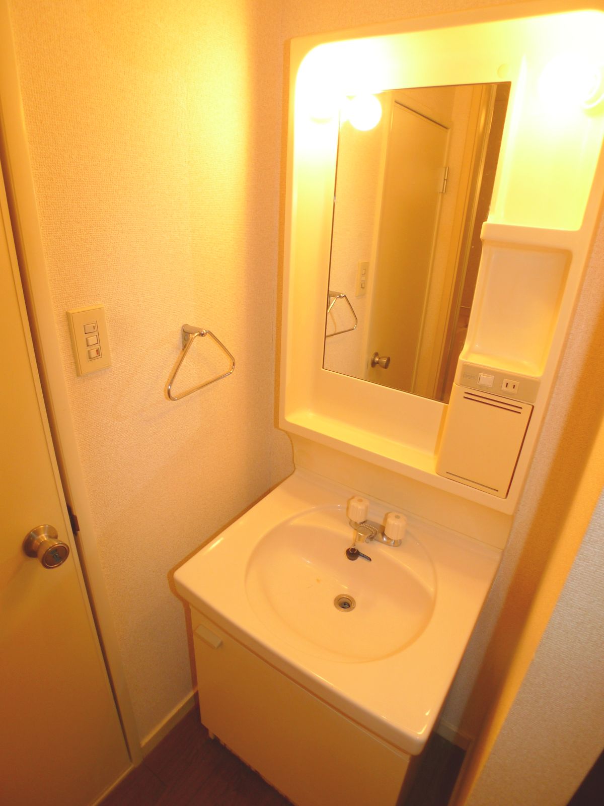 Washroom. Independent wash basin