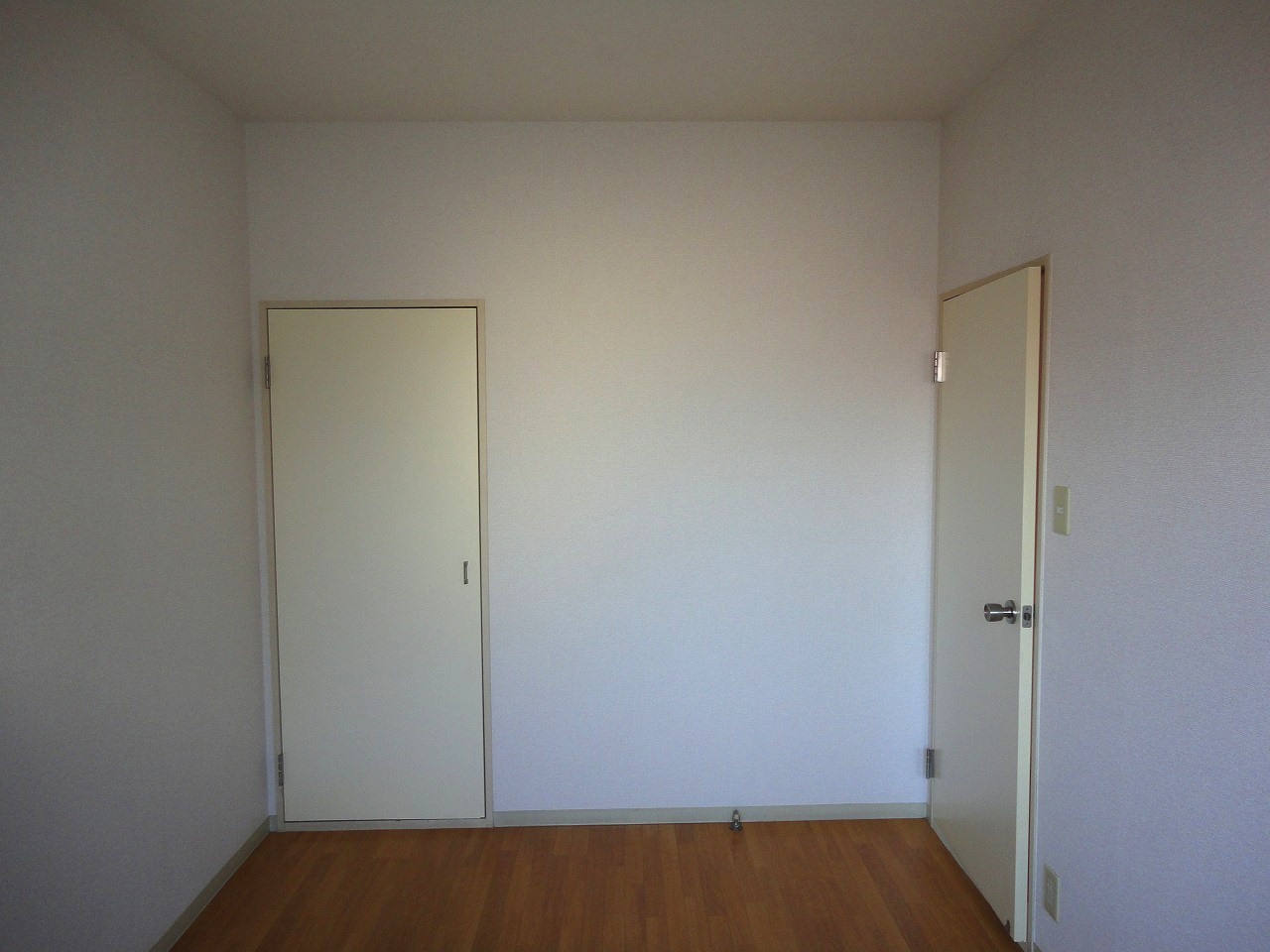 Living and room. Western-style 5.5 Pledge