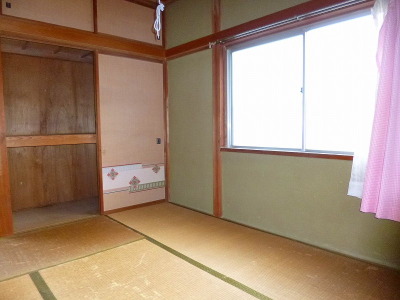 Living and room. 2F east