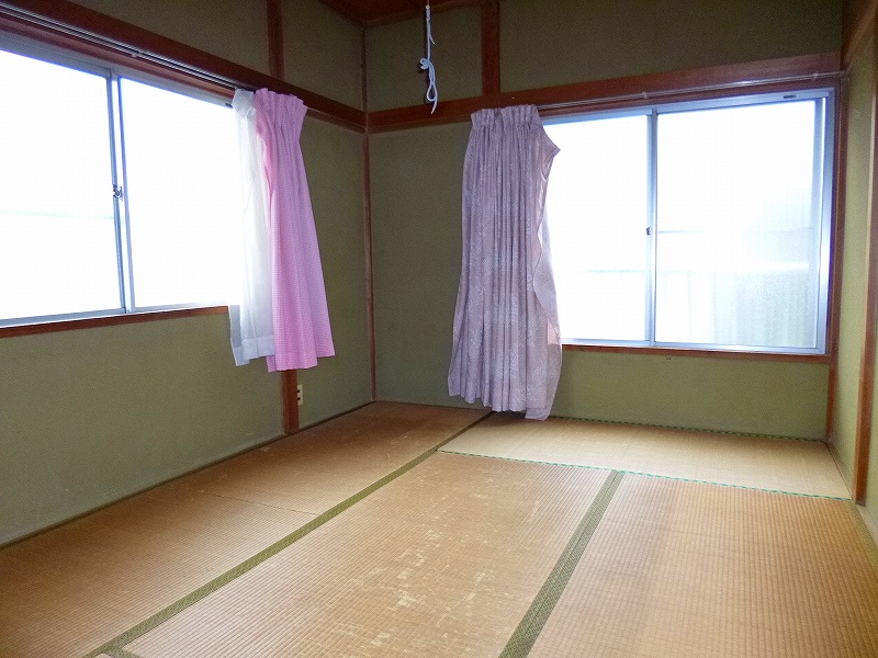 Living and room. 2F east