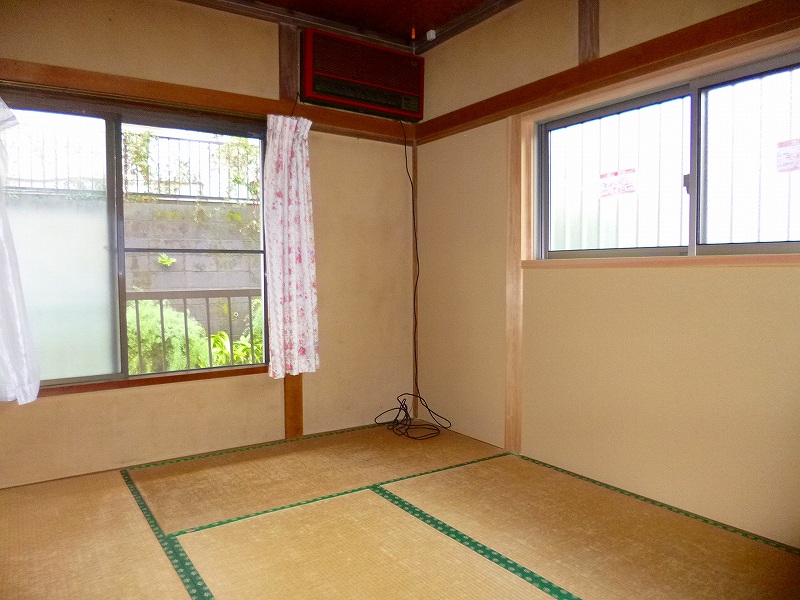 Living and room. 1F west