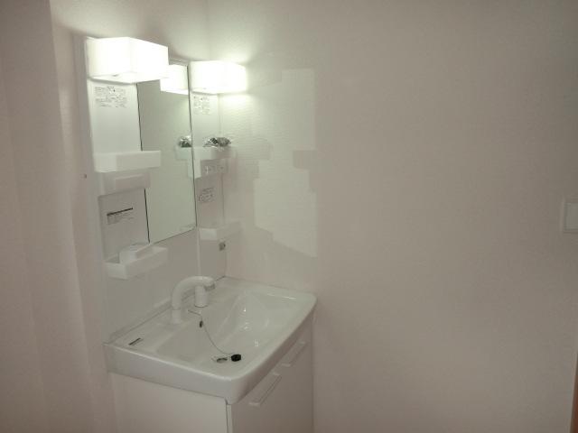 Wash basin, toilet. Indoor (September 2013) Shooting